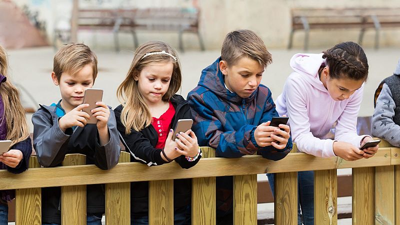 Más cerca - Móvil durante la adolescencia: cómo dar el paso - Escuchar ahora 