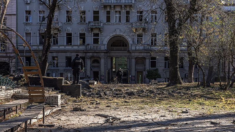 Las Mañanas de RNE - Yulia Pidipryhora, profesora de universidad en Kiev: "No tenemos otro remedio que protegernos y seguir luchando contra esta agresión" - Escuchar ahora