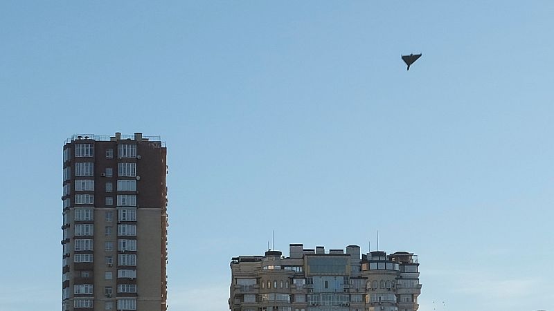 Cinco Continentes - Rusia ataca Kiev con drones suicidas - Escuchar ahora