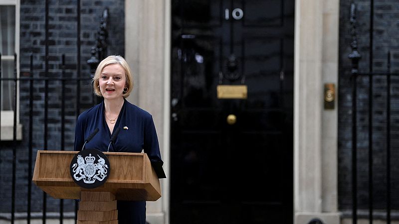 Cinco Continentes - Liz Truss, forzada a dimitir - Escuchar ahora