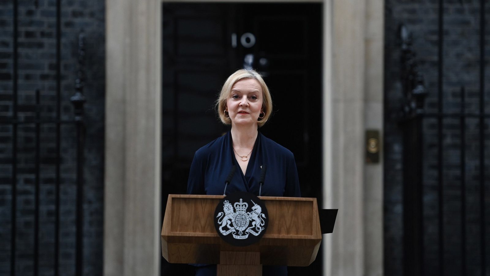 Las Mañanas RNE con Íñigo Alfonso - Dimisión de Liz Truss: "Da igual quien lidere el Partido Conservador, seguirá dividido" - Escuchar ahora