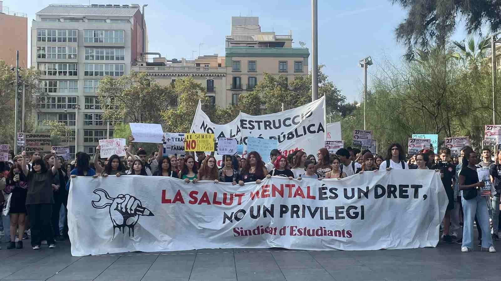 Els estudiants es manifesten per reclamar més inversió en salut mental