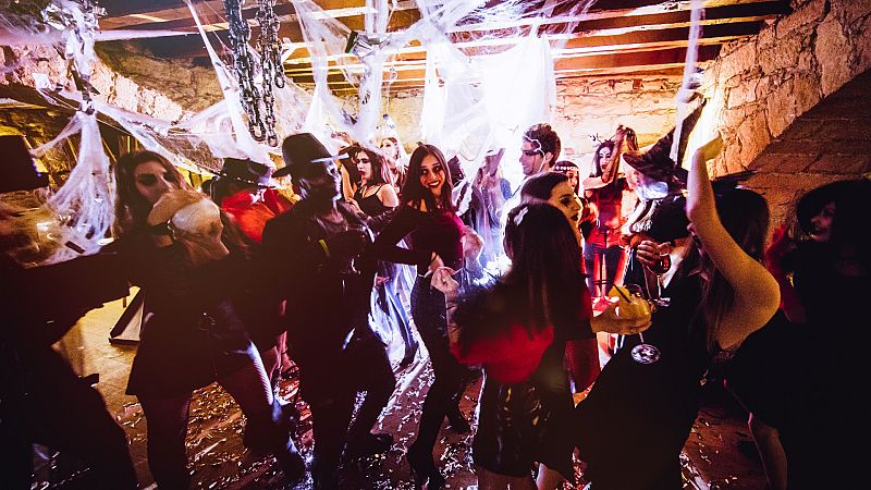 Más cerca - El ocio nocturno espera un Halloween de récord - Escuchar ahora