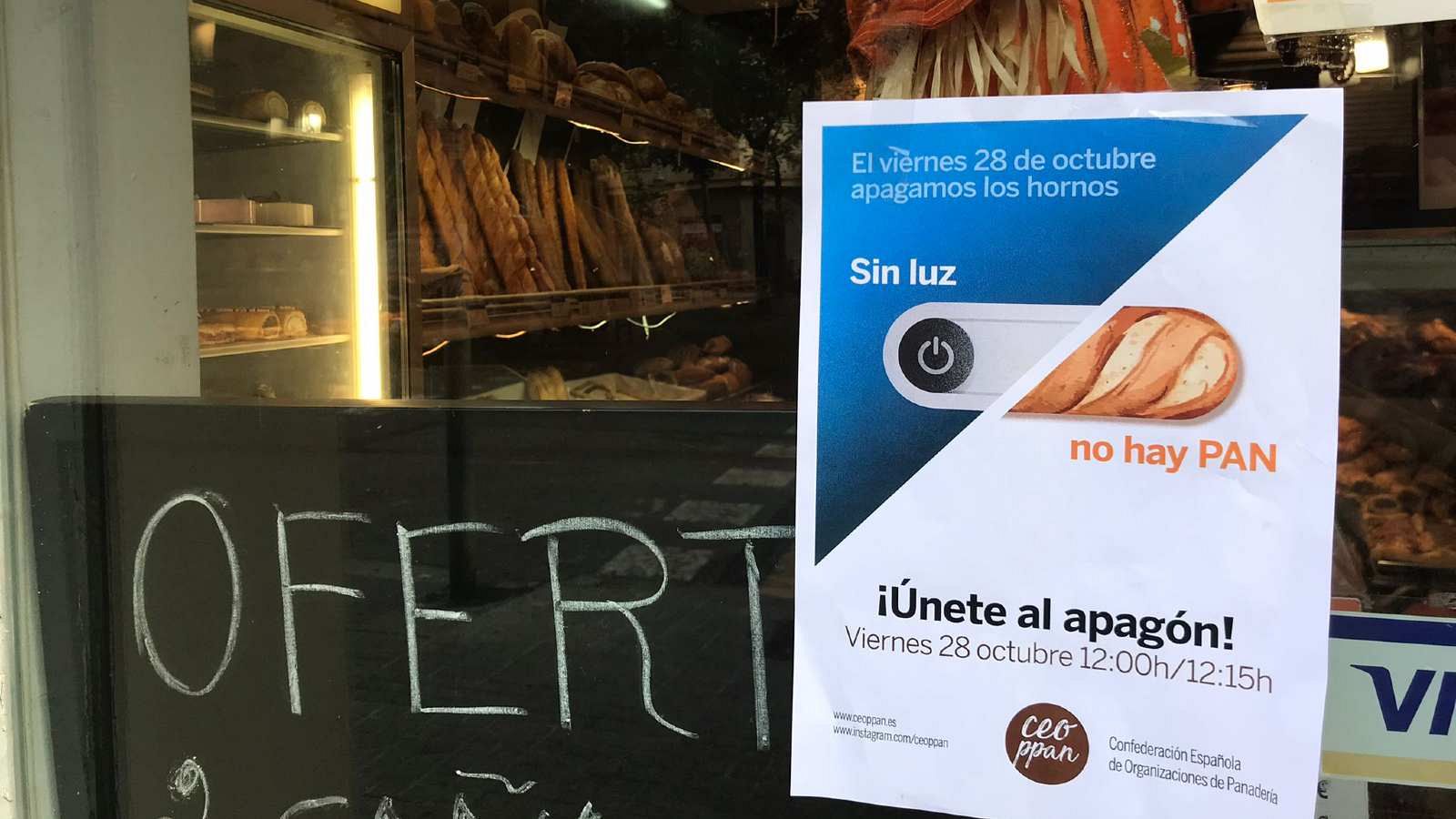 Els comerços apaguen els llums a Barcelona