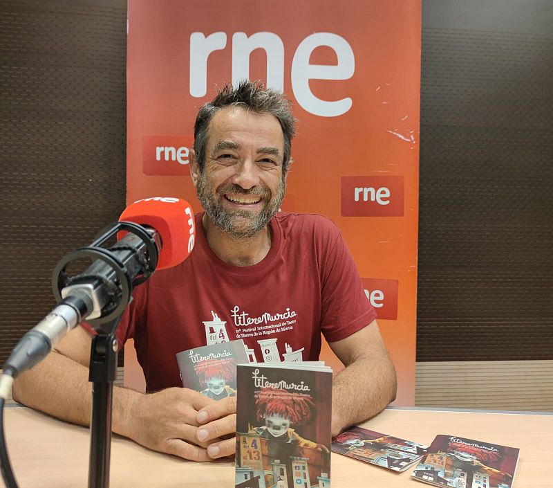 Entrevista con Ángel Salcedo, director de Titeremurcia - Escuchar ahora.