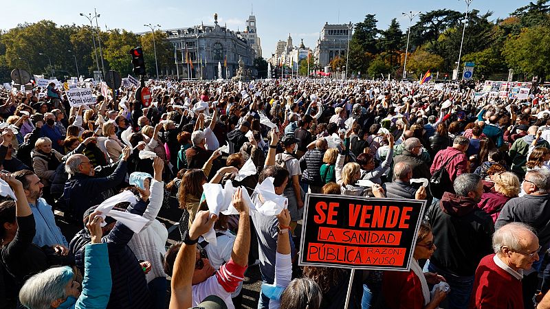 Las Mañanas de RNE - Tomás Cobo, presidente de la Organización Médica Colegial: "Debe haber más batas clínicas y menos corbatas gerenciales en la gestión" - Escuchar ahora