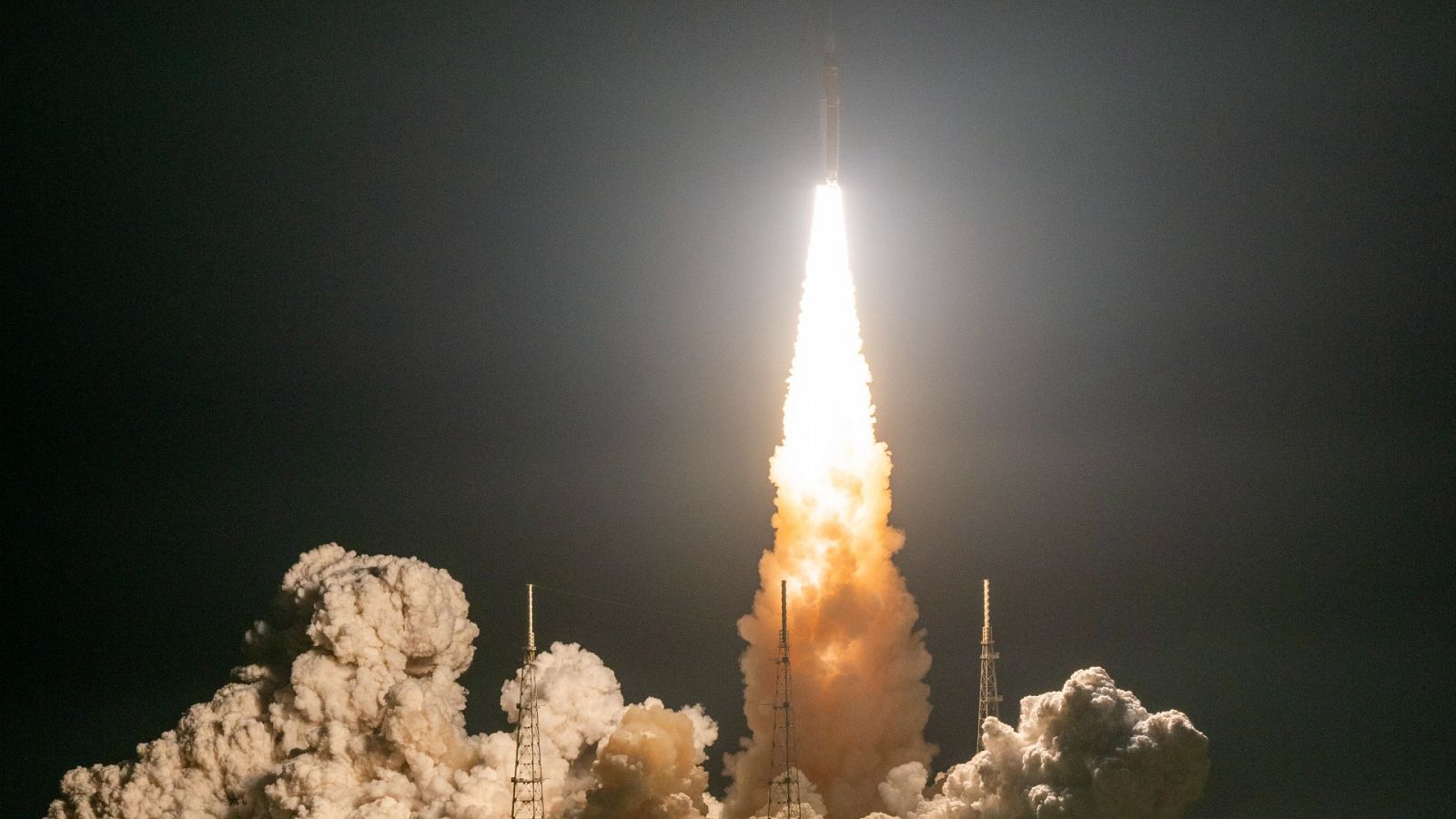 24 horas - Jordi Sandalinas, experto en derecho espacial: "Estamos viviendo un boom sin precedentes a nivel espacial" - Escuchar ahora