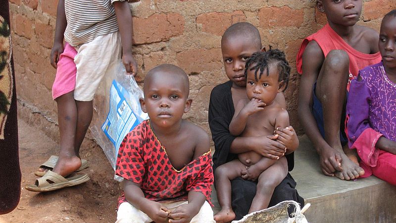 Sumando esfuerzos - La infancia en Uganda, adultos antes de tiempo - 25/11/22 - escuchar ahora