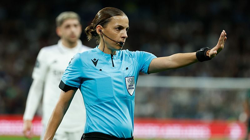 Las Mañanas de RNE - Arantxa Uría, Comisión de Fútbol de AMDP: "La noticia debería ser que fuera normal ver a árbitras en los mundiales"