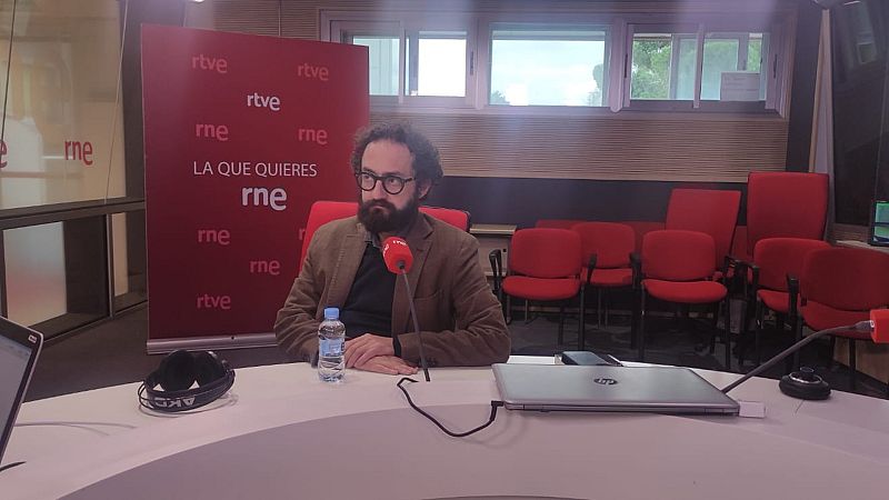 Las Mañanas de RNE - Joaquín Manso, director 'El Mundo': "En la obtención de información veraz, útil y relevante no hay sustituto para el periodismo"  - Escuchar ahora