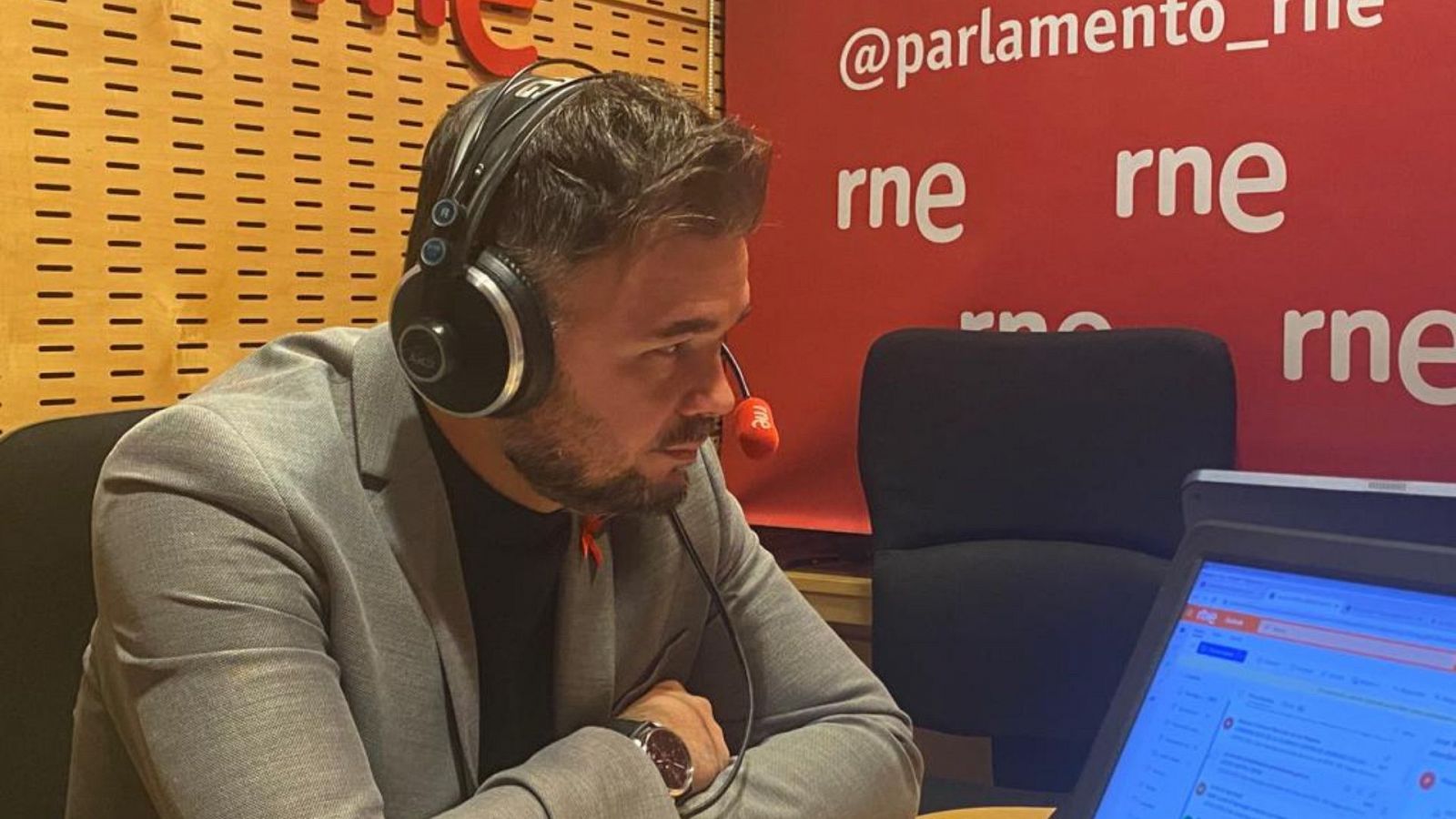 Parlamento - Rufián: "No es que le tengamos manía al PSOE, le tenemos memoria" - Escuchar ahora
