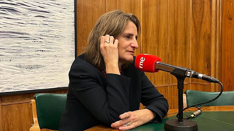 24 horas - Teresa Ribera: "Tenemos que evaluar la mejor manera de ayudar a quien más lo necesite y evitar un efecto regresivo" - Escuchar ahora
