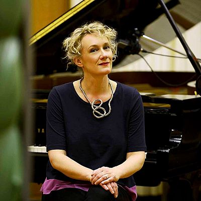 Solo jazz - La poco clasificable pianista Julia Hülsmann - 12/12/22 - escuchar ahora