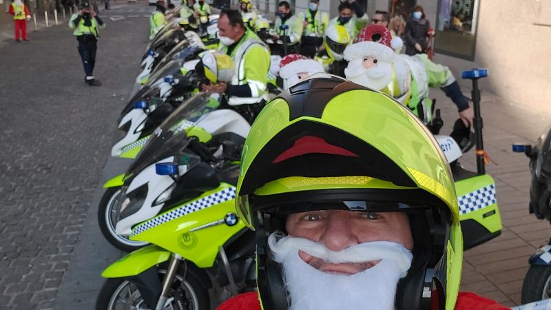 Más cerca - Papá Noel promueve la solidaridad y seguridad vial en moto - Escuchar ahora