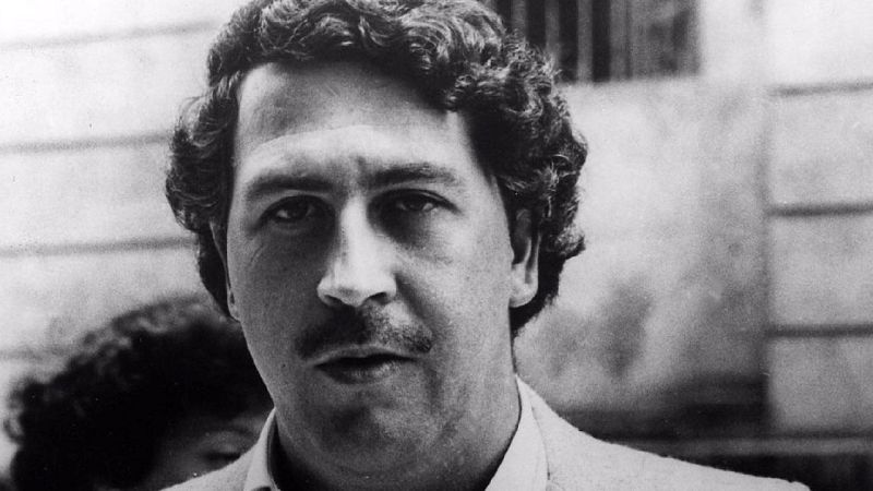 La hora podcast - Miserable y sanguinario: �por qu� han convertido en mito a Pablo Escobar? - 13/01/23 - escuchar ahora