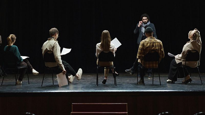 Radioteatre - A l'altra banda, de Sergi Belbel i Roc Esquius - Escoltar Ara