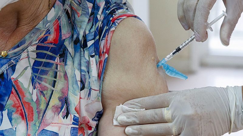 Las ma�anas de RNE - Se cumplen dos a�os de la primera vacuna contra la Covid-19 en Espa�a - Escuchar ahora