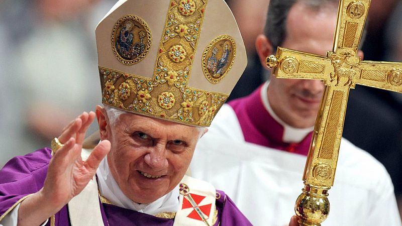 España a las 8 Fin de semana - Juan Vicente Boo: "Como Papa, Benedicto XVI hizo lo que pudo" -  Escuchar ahora
