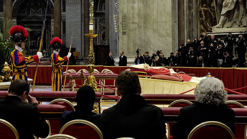 Más cerca - "La grandeza de Benedicto XVI reside en su renuncia" - Escuchar ahora 