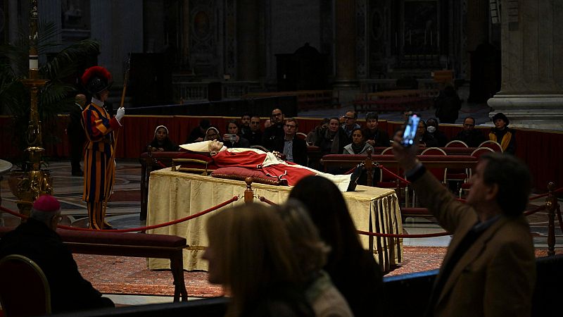 24 horas - Andrea Tornielli, vaticanista:  "La amistad de los dos papas fue muy significativa" - Escuchar ahora