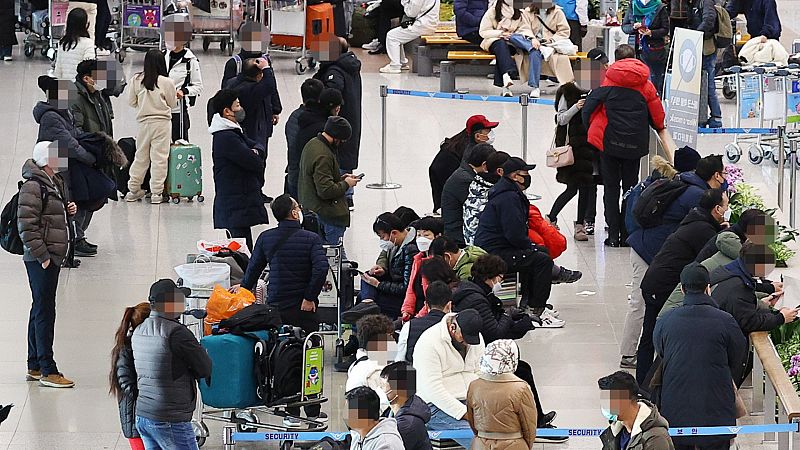 Las Mañanas de RNE con Íñigo Alfonso - María del Mar Tomás (SEIMC): "Aunque se hagan test en los aeropuertos existe la probabilidad de que circulen variantes que puedan tener en China" - Escuchar ahora