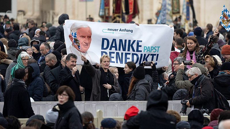 Las Mañanas de RNE con Íñigo Alfonso - Funeral Benedicto XVI: "Habrá pequeñas diferencias, pero se le va a tratar con los honores de un papa que fue papa" - Escuchar ahora