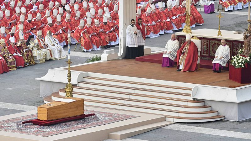 Europa Abierta -  El último adiós al papa emérito Benedicto XVI - Escuchar ahora