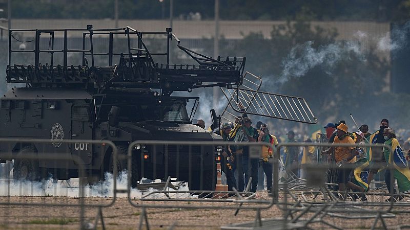 24 horas fin de semana - Rogelio Núñez: "Lo de Brasil ha sido una crónica de un asalto anunciado" - Escuchar ahora