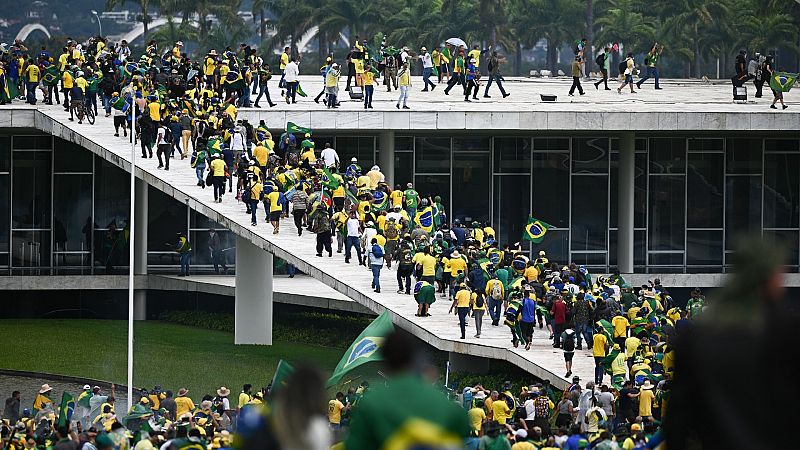 Las Mañanas de RNE con Íñigo Alfonso - Asalto al Congreso de Brasil: "El asalto al Capitolio en Washington ha tenido un efecto de emulación en este golpismo"
