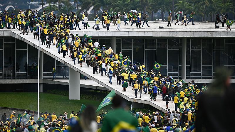 Más cerca - Asalto a la democracia en Brasil - Escuchar ahora 