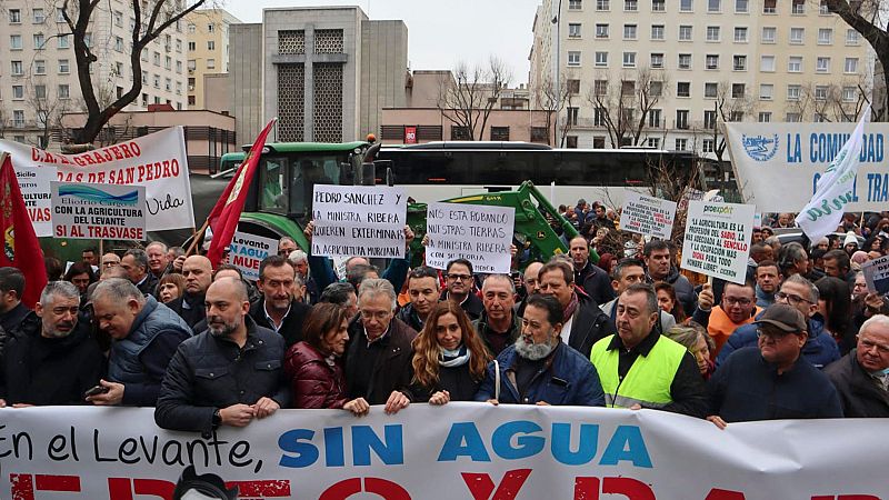 Más cerca - "En el levante, sin trasvase, desierto y paro" - Escuchar ahora 