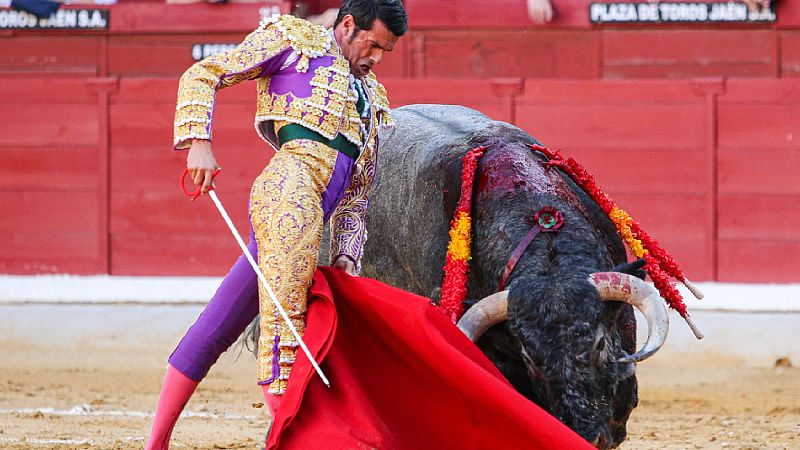 Espacio Toro - Emilio de Justo, Juan Bernardo Caicedo, Cali y Manizales - Escuchar ahora