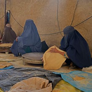 Reportajes 5 continentes - Reportajes 5 Continentes - Nuevos recortes de derechos para las mujeres afganas - Escuchar ahora