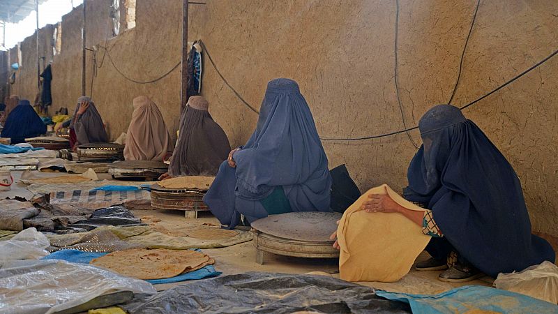 Reportajes 5 Continentes - Nuevos recortes de derechos para las mujeres afganas - Escuchar ahora