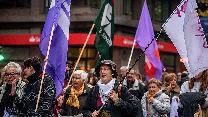 Las Mañanas de RNE - Andrea Uña, Movimiento de Pensionistas de Euskal Herria y Bizkaia: "Vamos a poner en alza que ninguna persona puede vivir con menos de 1.080 euros" - Escuchar ahora