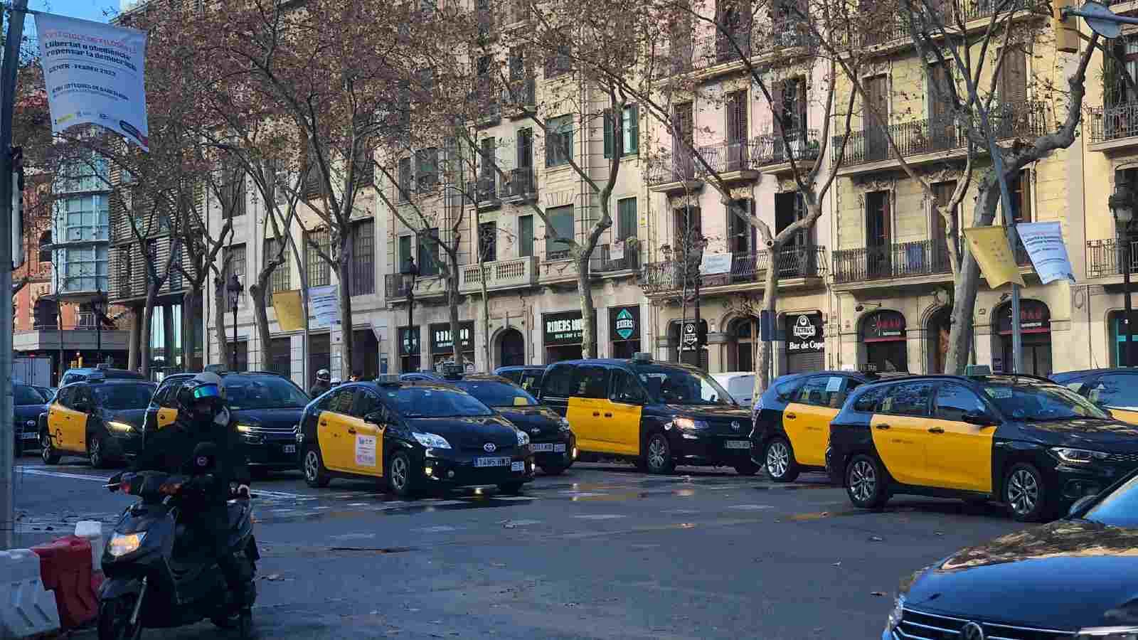 Els taxis de Barcelona es mobilitzen de nou contra les VTC