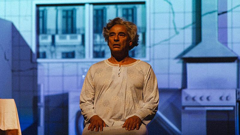 Por tres razones - Eduard Fernández: Todas las canciones de amor para una madre - Escuchar ahora