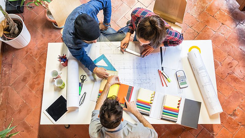 Diez minutos bien empleados - Reinventarse como opci�n laboral - 23/01/23 - Escuchar ahora