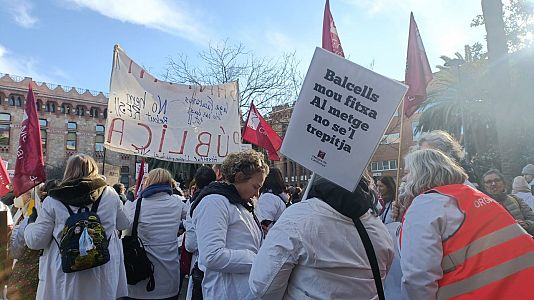 Serveis informatius Ràdio 4 - Unes 9.500 persones del sector sanitari es manifesten en el primer dia de vaga