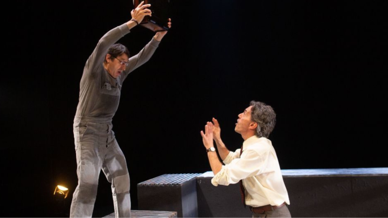 El ojo crítico - Claudio Tolcachir dirige 'La guerra de nuestros antepasados'  - Escuchar ahora