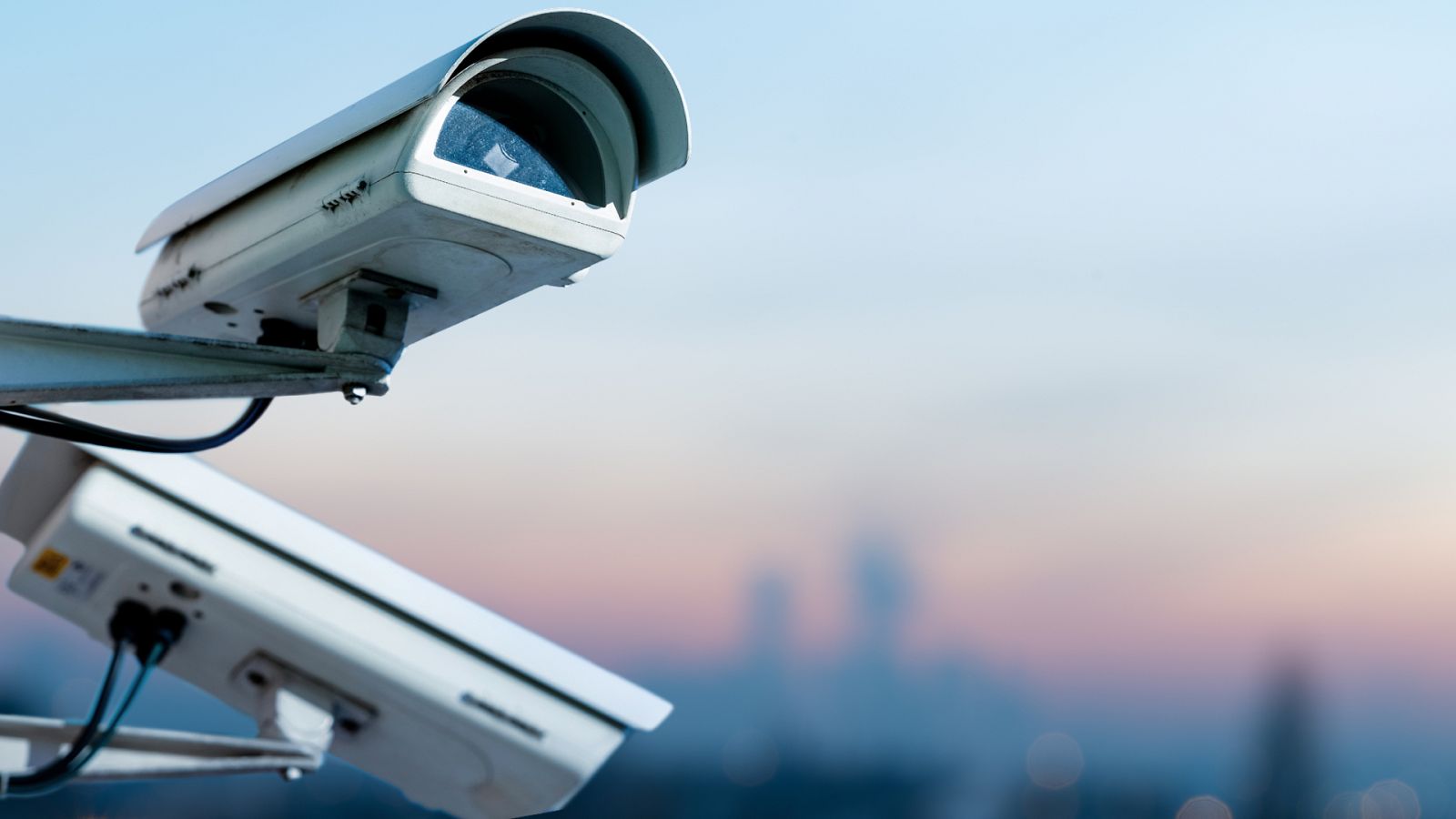 Protegemos tu privacidad - Cámaras de videovigilancia y comunidades de vecinos - 27/01/2023 - Escuchar ahora