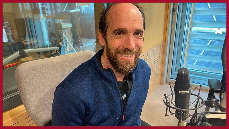 No es un día cualquiera - Eduardo Saenz de Cabezón y el número cero - Escuchar ahora