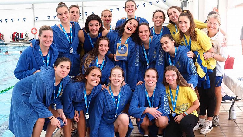 Canoe femenino waterpolo: el arte de encajar una pasión - Escuchar ahora