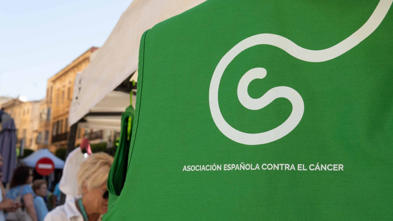 Las Mañanas de RNE - Carmen Yélamos (AECC): "Es muy importante que los pacientes puedan pedir ayuda" - Escuchar ahora