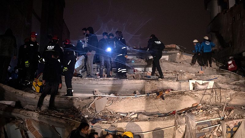 Las Mañanas de RNE con Íñigo Alfonso - Terremoto en Siria y Turquía: "La situación es dramática. La gente tiene miedo y las condiciones meteorológicas no ayudan en la búsqueda de personas atrapadas" - Escuchar ahora