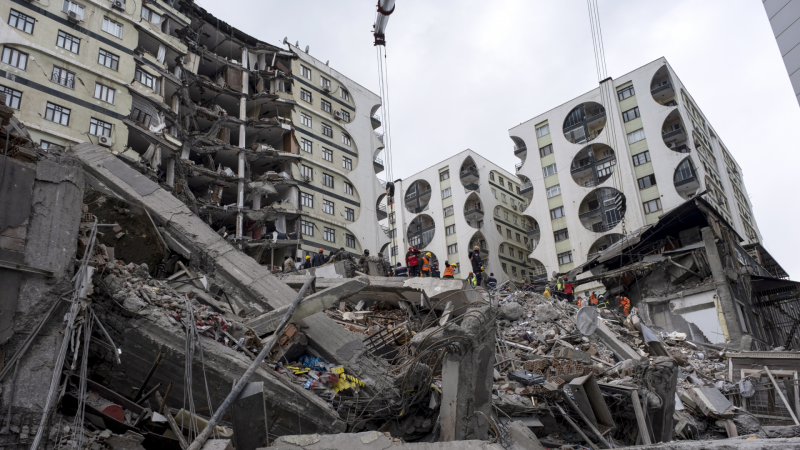 24 horas - Belén Benito Oterino, experta en riesgos sísmicos: "Parece que el primer terremoto ha disparado el segundo" - Escuchar ahora