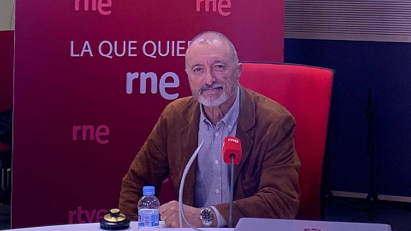 24 horas - Arturo Pérez-Reverte: "Yo soy un novelista-cazador" - Escuchar ahora