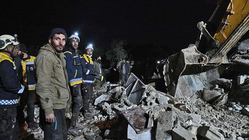 Las Mañanas de RNE - Los efectos del terremoto: "Por pura geoestrategia, hay gente en Siria muriendo bajo los escombros" - Escuchar ahora