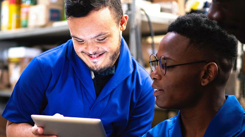 Para que veas - Cursos de competencias digitales para el mercado laboral - Escuchar ahora