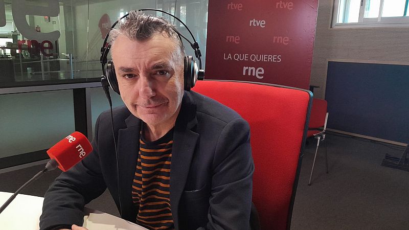 No es un día cualquiera - Hablamos con Manuel Vilas ganador del premio Nadal 2023 - Escuchar ahora